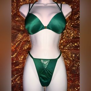 Victoria’s Secret Green 2pc set 34B panties size (M)